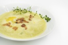 Крем -суп со спаржей , сыром пармезан и беконом